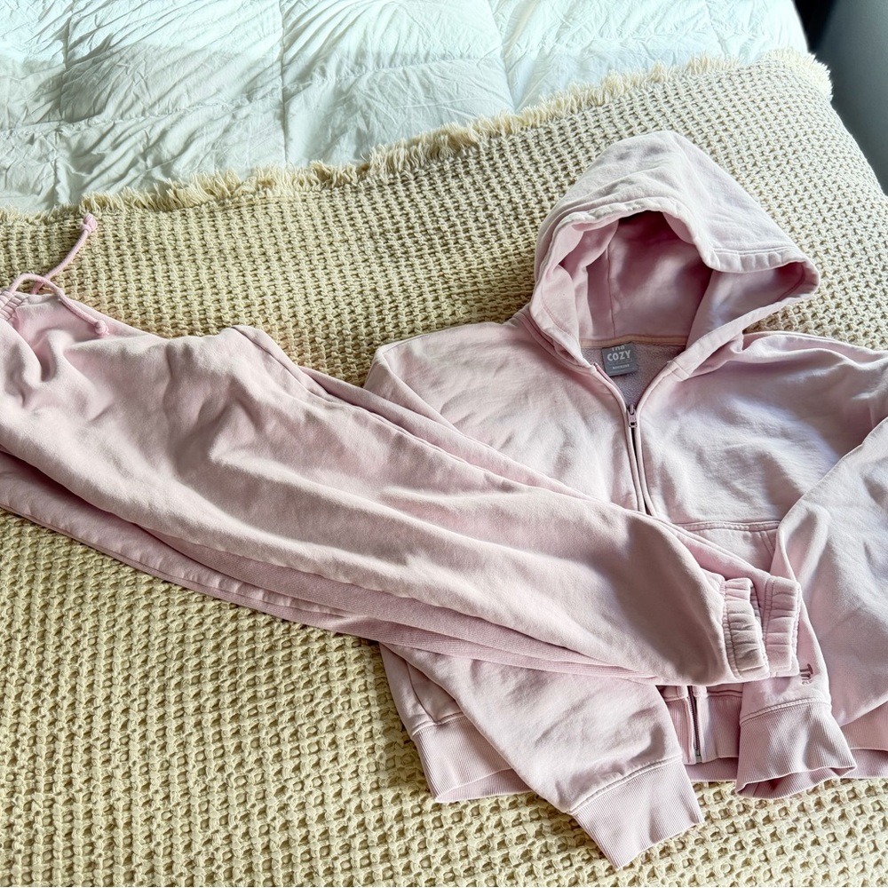 Aritzia TNA Light Pink Women's Sweat Set